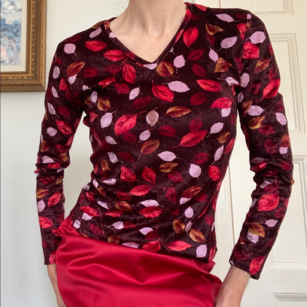 Long sleeve V neck velvety Fall Leaf print top M